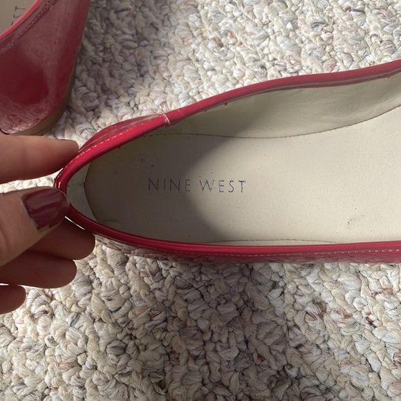 Red shoes for outing - Picture 2 of 2